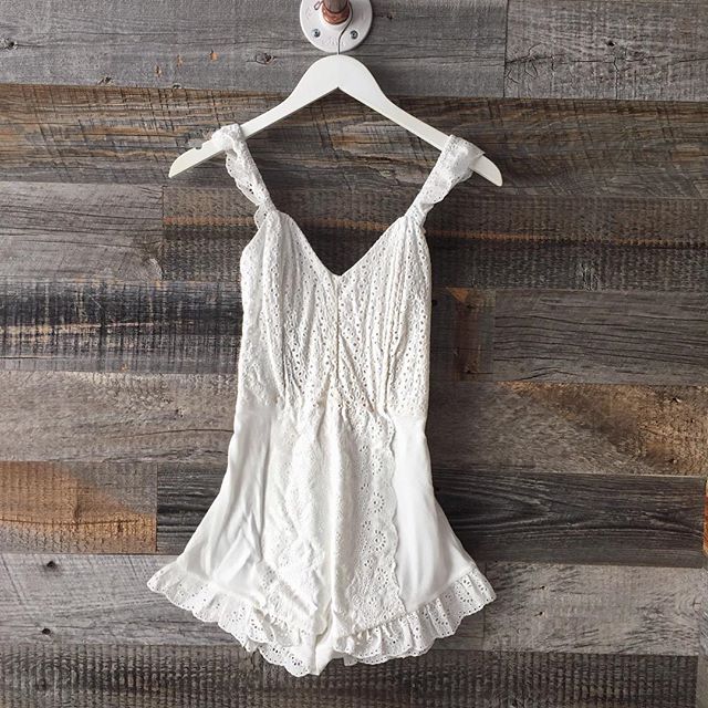 This little playsuit by Winston White just hit our shelves and is basically making all of our dreams come true! Features delicate flutter sleeves meant to be worn off shoulder and the cutest ruffle hem 🌿 Shop it now online or join us next weekend at @denver_flea !
