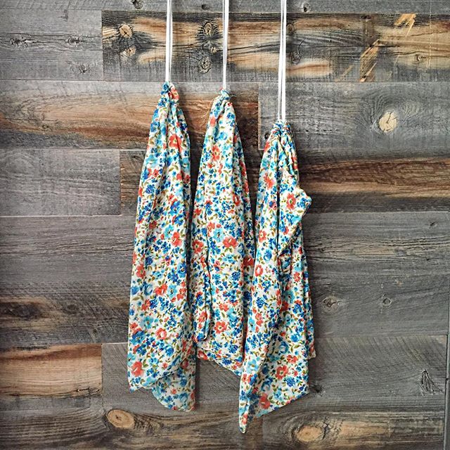 Alright y'all. How darling are our first print of reusable shopping bags!? We are SO excited to be making these beauties in-house to use in our mobile boutique and store front! Free with every (in-store) purchase - and each bag supports women in the Denver Community transitioning out of homelessness 🌿 Come get your hands on the first batch this weekend at The Denver Flea!