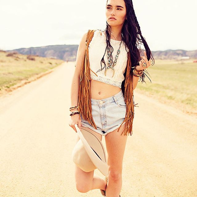 We may not be at Coachella but this recent shoot we styled for @alisonsuphotography is giving us MAJOR festival vibes ✨ Shop the entire look online 🌿