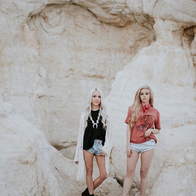 Coachella Vibes 🌵 Who is getting festival ready?! 🙋🏼 These two outfits from our most recent lookbook 'Wild Heart' include our go-to pieces for festival season! Shop both looks and check out the lookbook via link in bio ✨ 📸 @kindhoneyphotography_